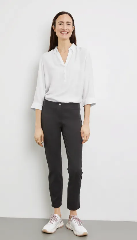 GERRY WEBER<BR>
Versatile 7/8 Slim Fit Trousers<BR>
Black/Navy<BR>