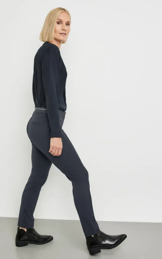 GERRY WEBER<BR>
Versatile 7/8 Slim Fit Trousers<BR>
Black/Navy<BR>