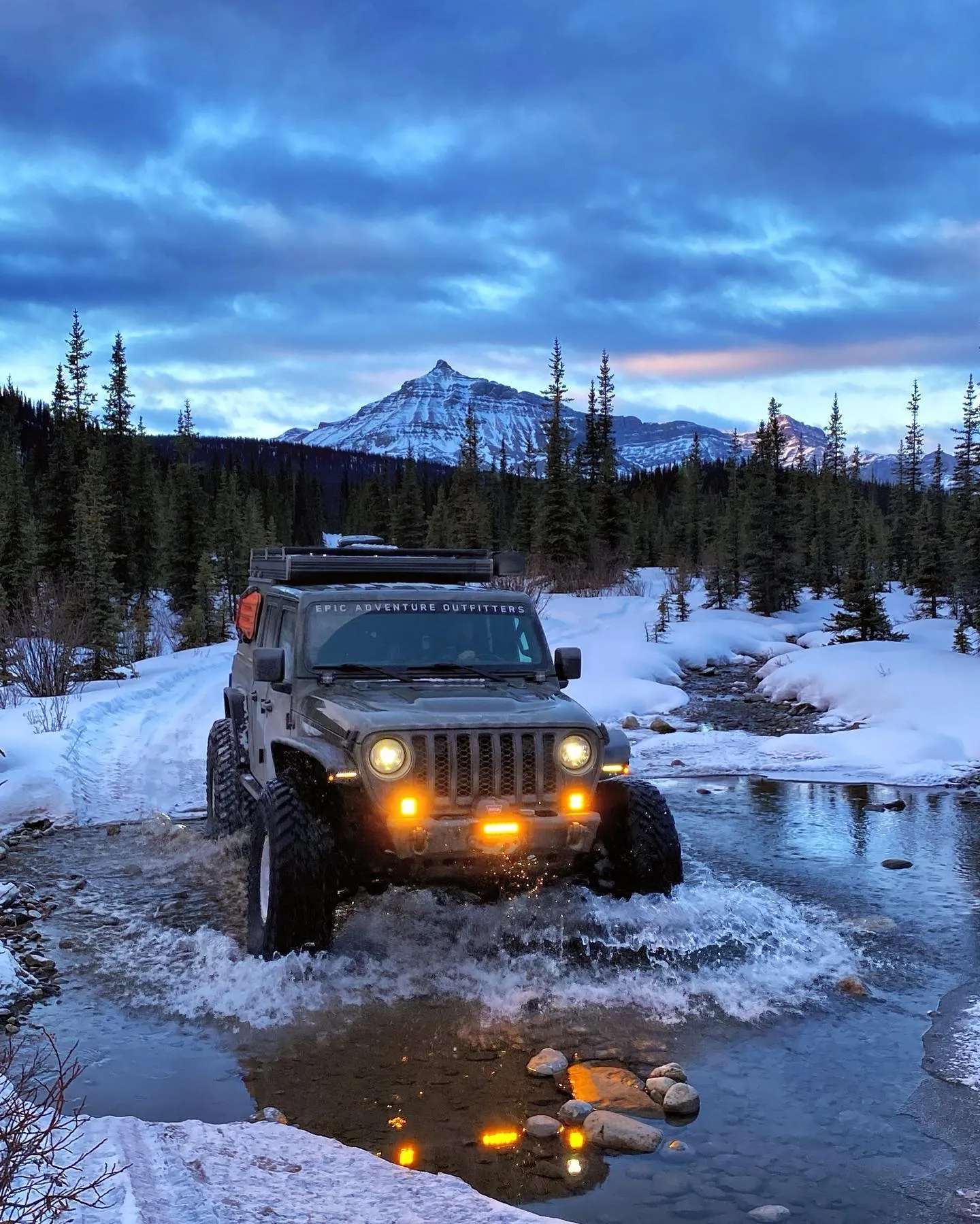 JL/JT Aluminum Front Bumper - Featherweight Series (Stubby)
