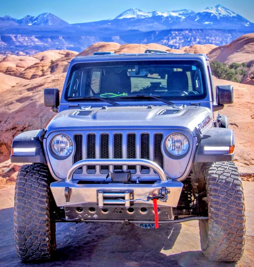 JL/JT Aluminum Front Bumper - Featherweight Series (Stubby)