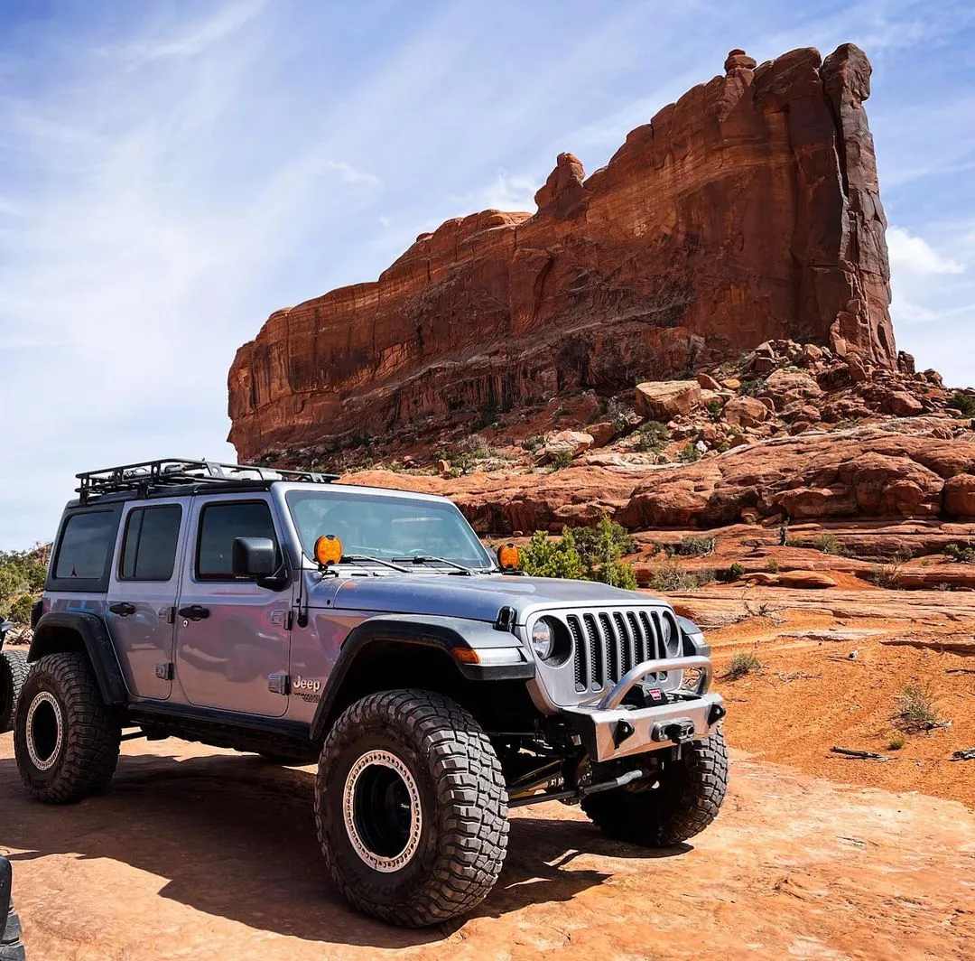 JL/JT Aluminum Front Bumper - Featherweight Series (Stubby)