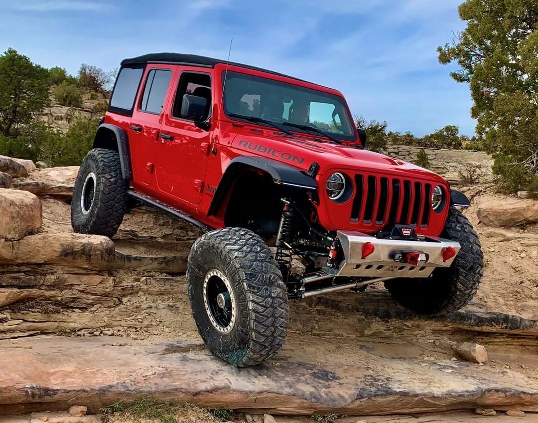 JL/JT Aluminum Front Bumper - Featherweight Series (Stubby)