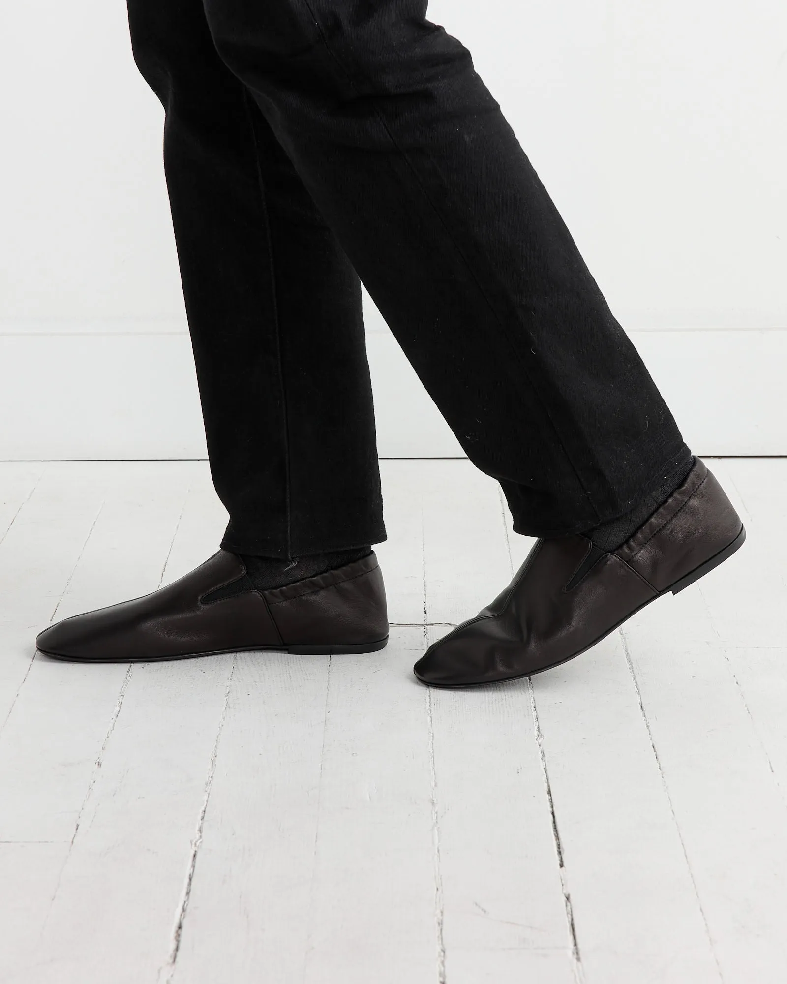 Leather Slippers in Black