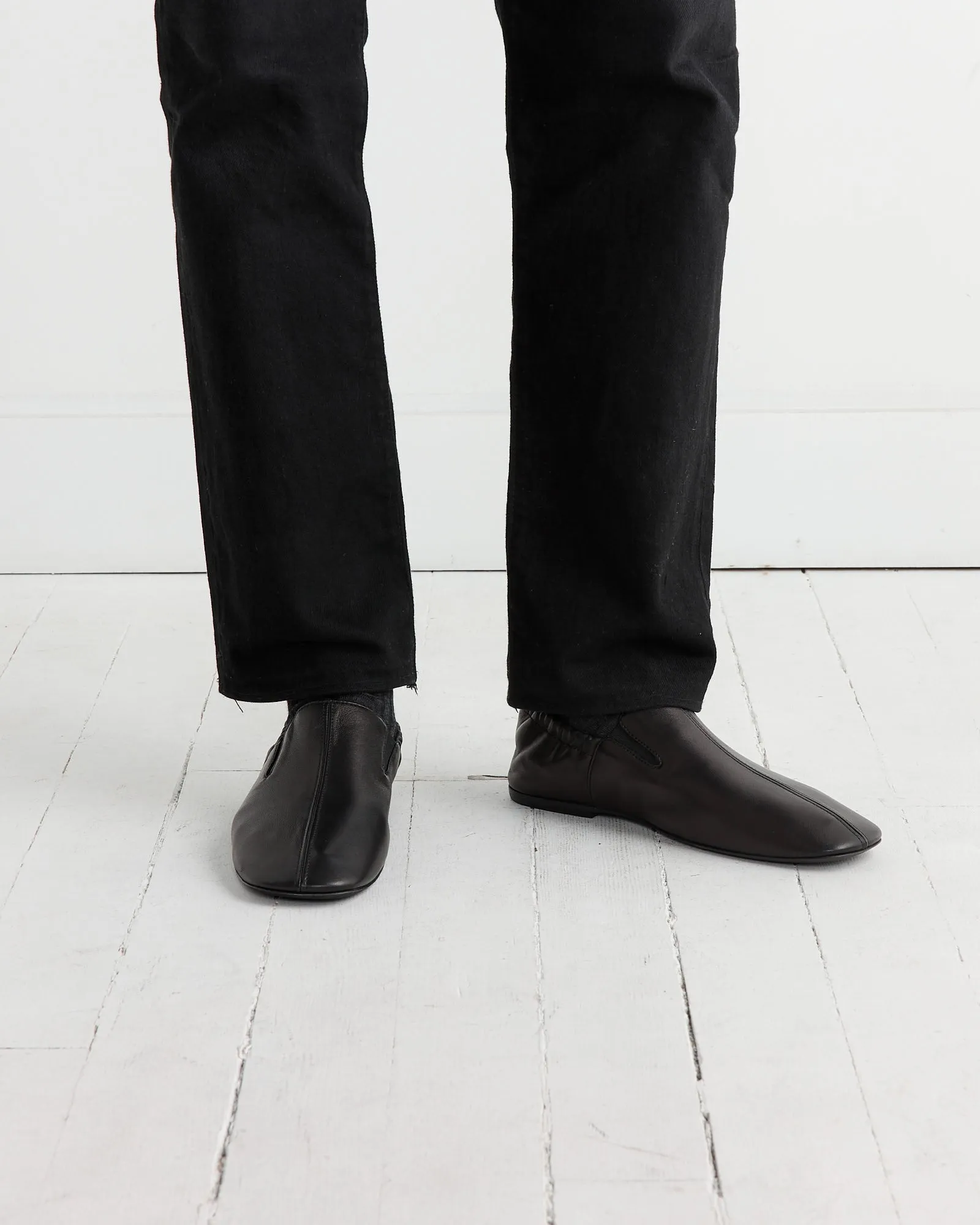 Leather Slippers in Black